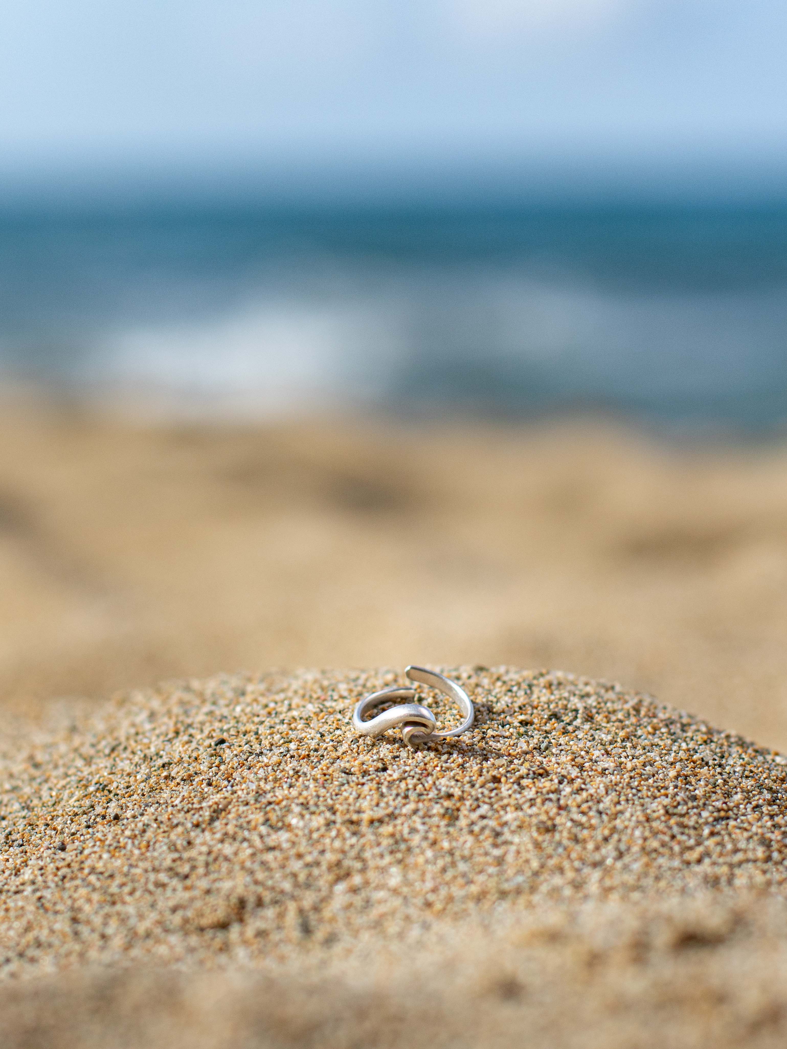 Wave toe ring