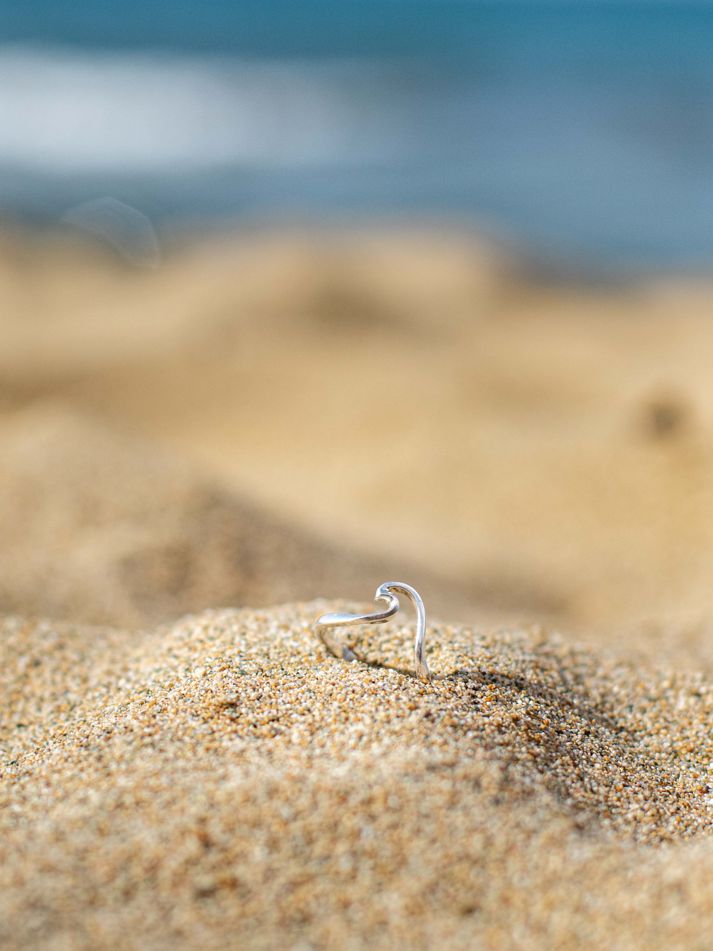 Wave adjustable ring